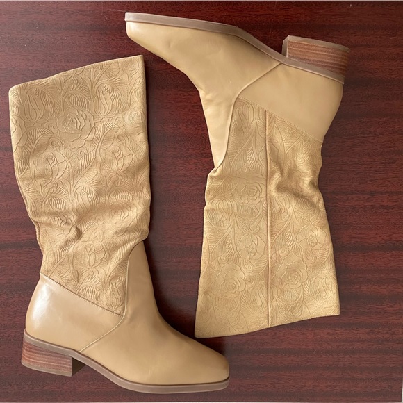 NWOT Makron Suela Leather Floral Rose Embossed Boots - Picture 1 of 9